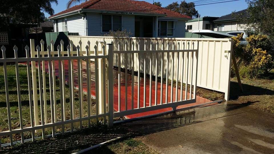 The Ultimate Guide to Hiring Fencing Contractors in Melbourne: Everything You Need to Know